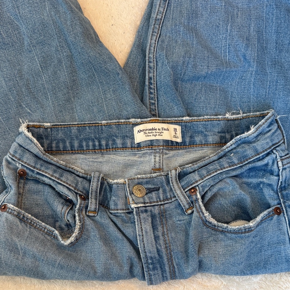 Abercrombie & Fitch The Ankle Straight Ultra High Rise Jeans - Picture 4 of 4